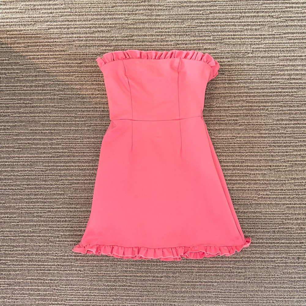 Lulus: strapless mini dress in Barbie pink